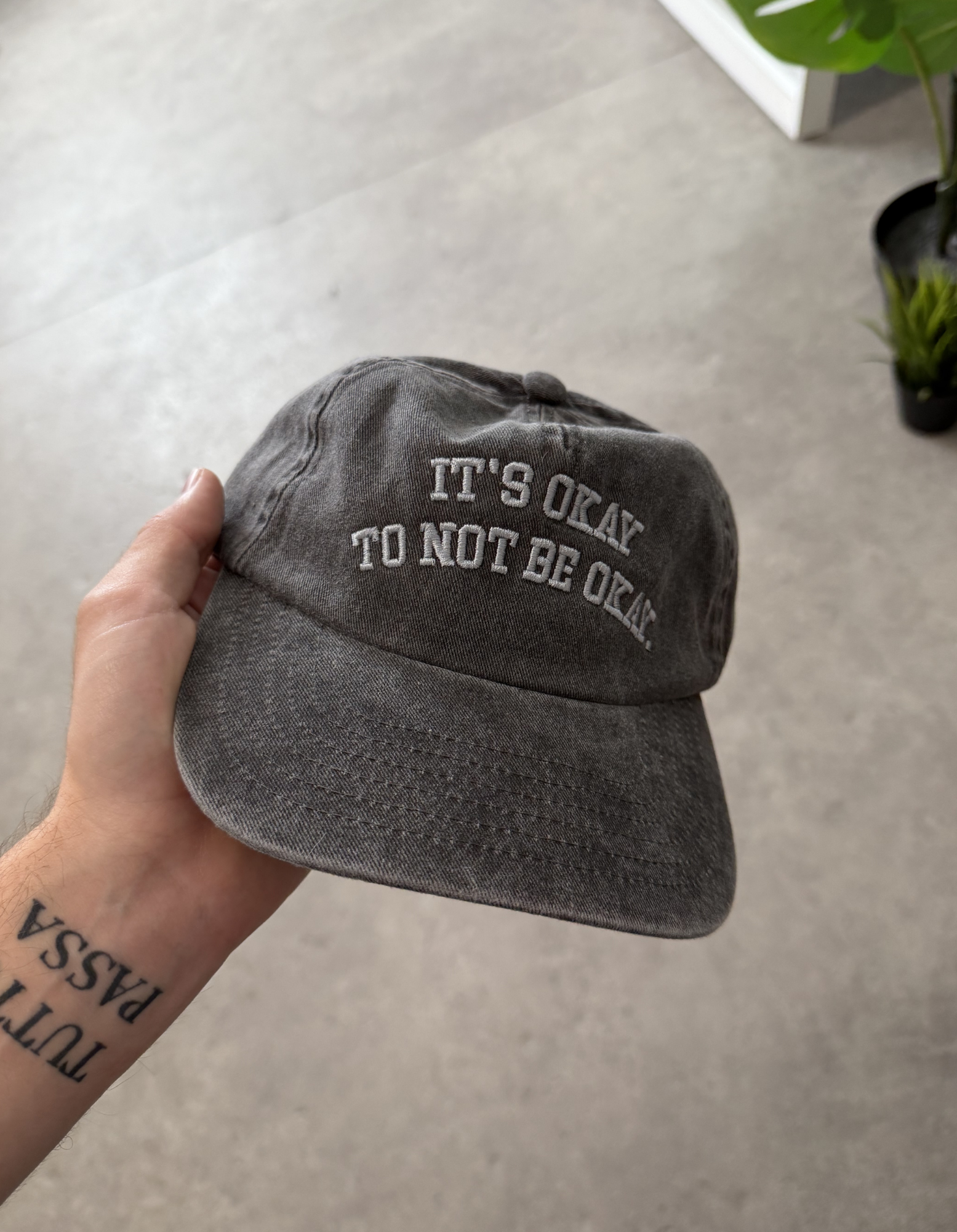IT'S OKAY VINTAGE BLACK 5-PANEL CAP