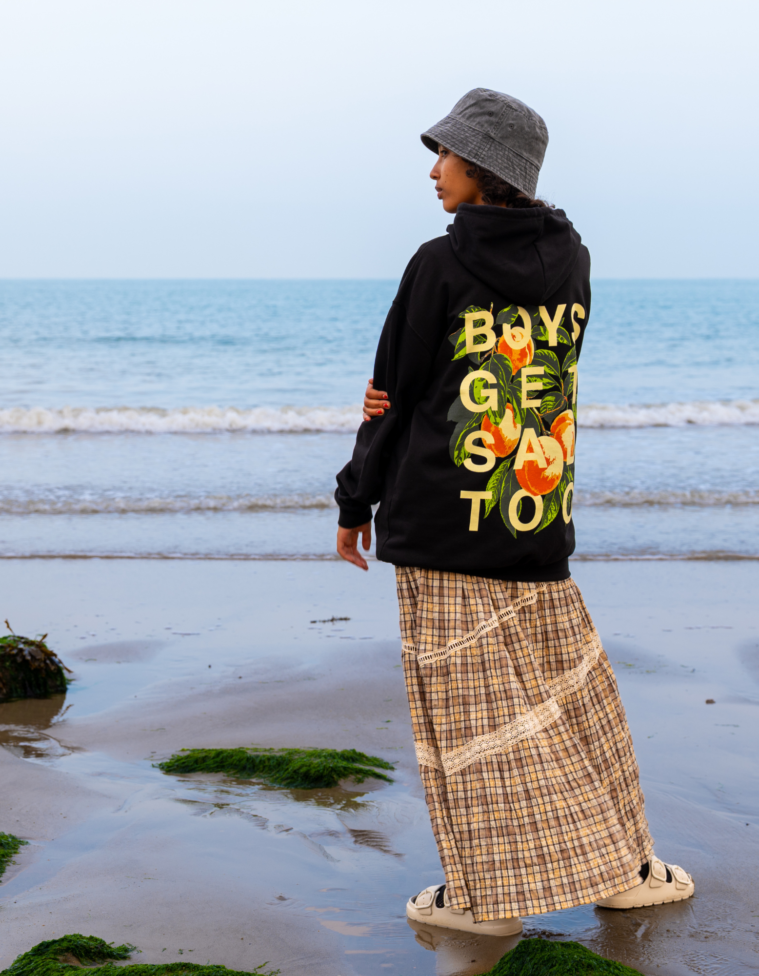 PEACHES HOODY BLACK